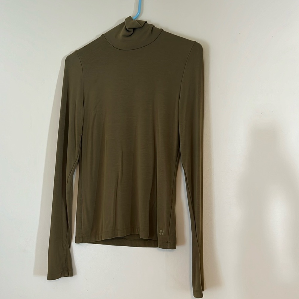 sweaty betty base layer turtleneck.